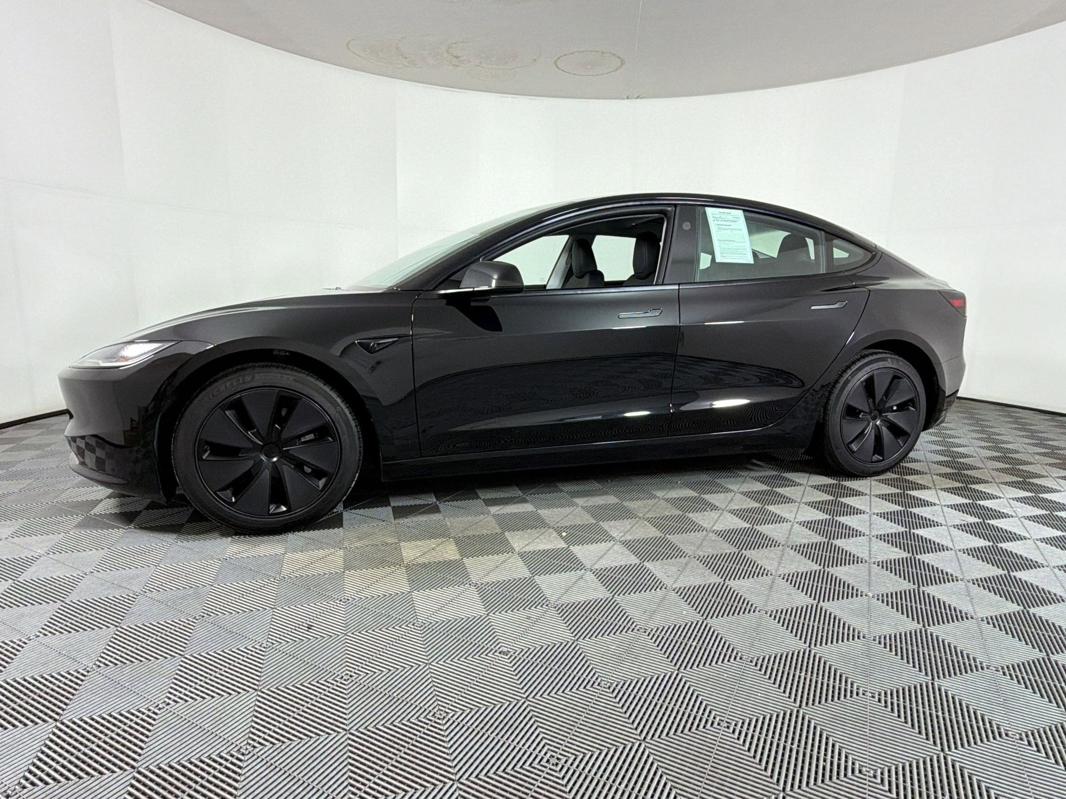 Used 2024 Tesla Model 3 image 17