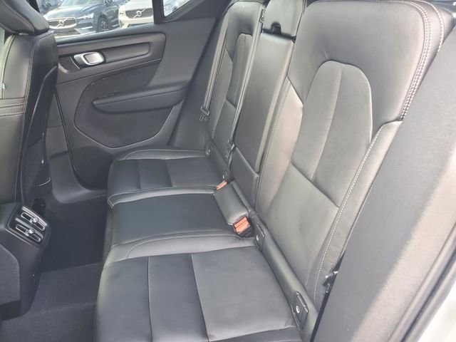 Certified 2024 Volvo XC40 B5 Plus w/ Protection Package Premier image 33