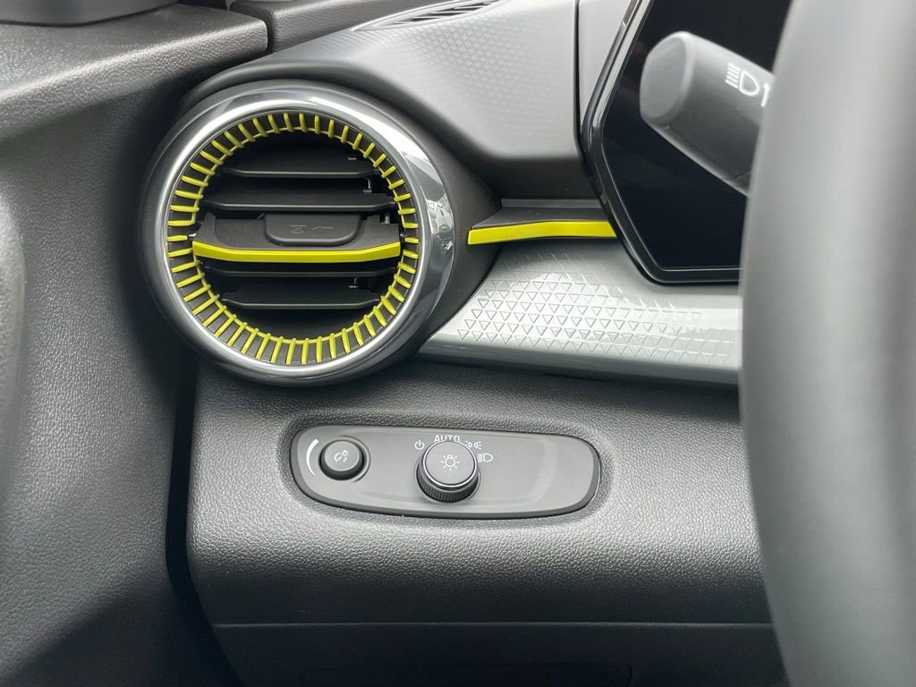 New 2026 Chevrolet Trax LT w/ Driver Confidence Package image 13