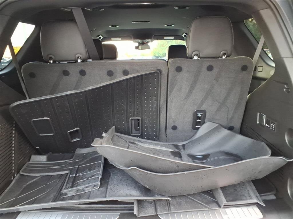 Used 2024 Chevrolet Tahoe Z71 w/ Luxury Package image 21