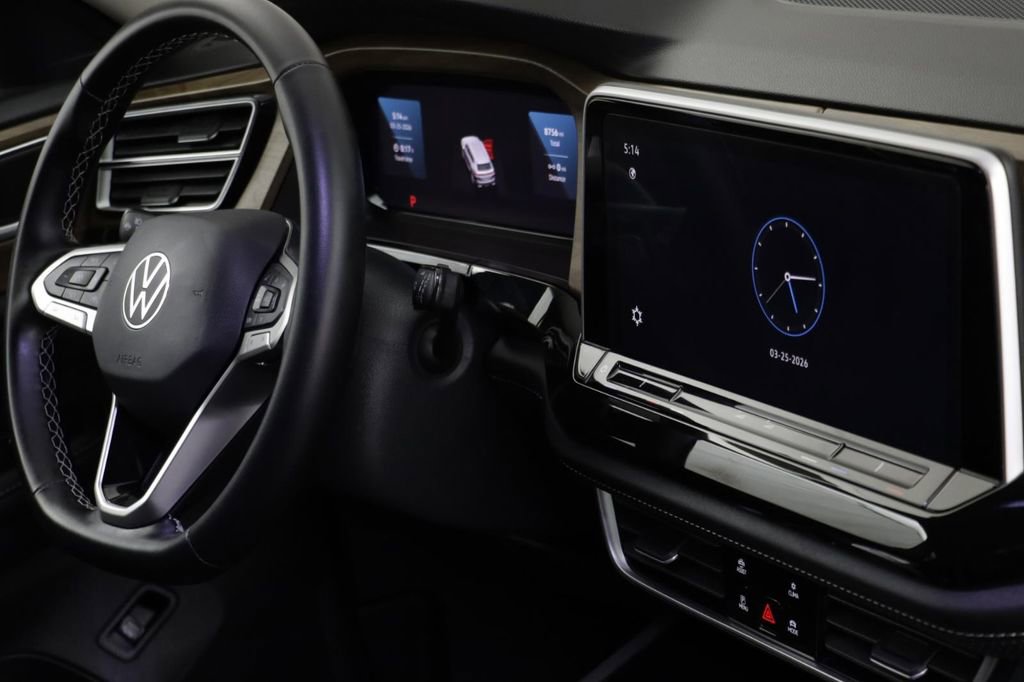 Used 2025 Volkswagen Atlas SE w/ Black Wheel Package image 19