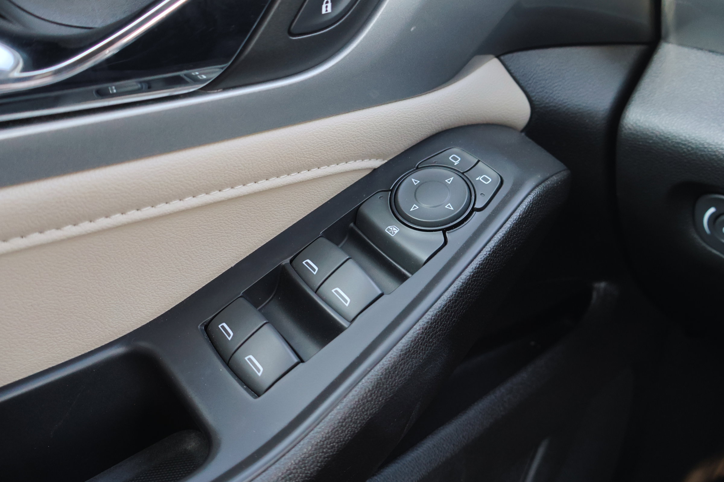 Used 2022 Chevrolet Traverse LS w/ LPO, Cargo Package image 15