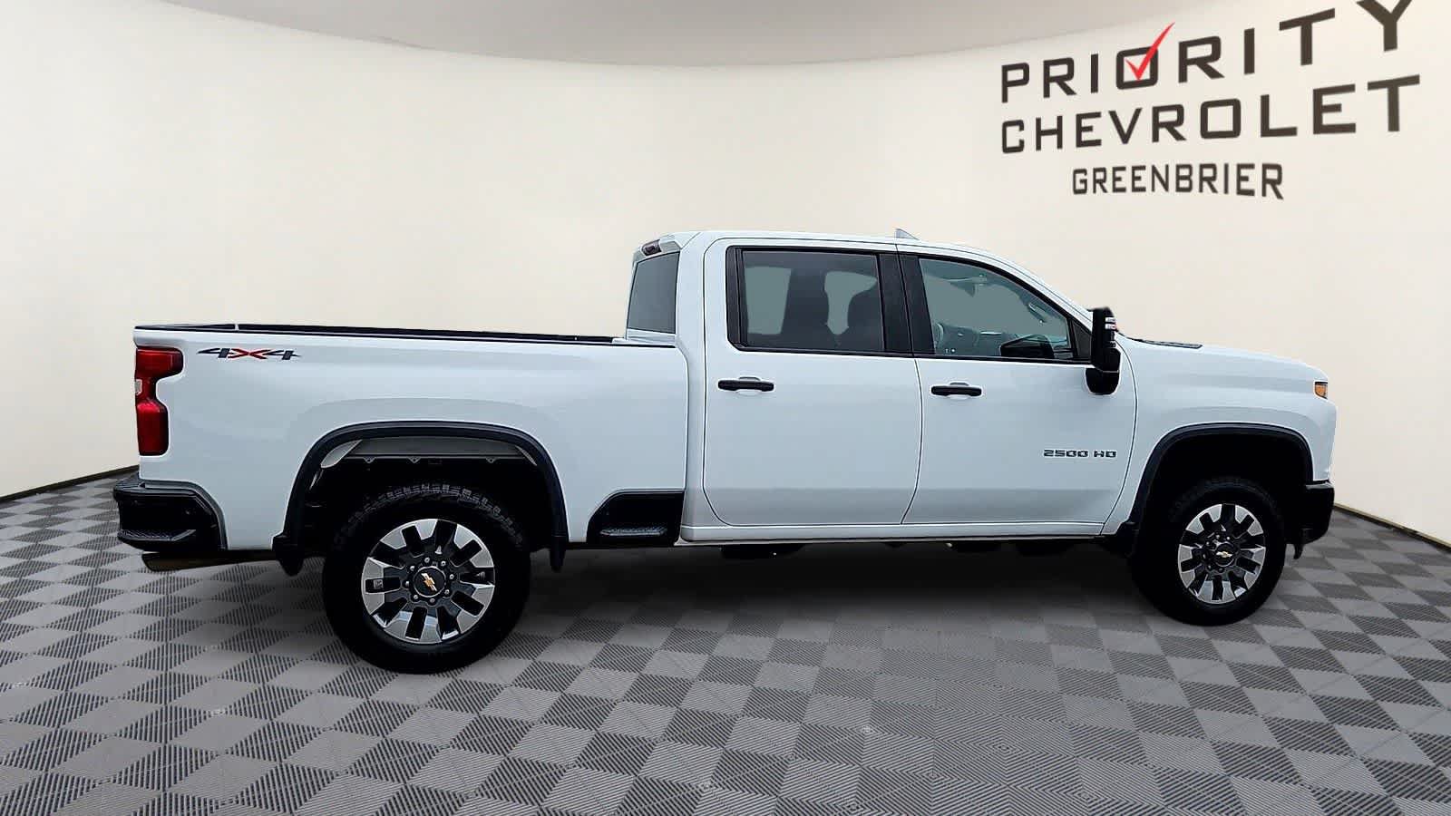 Used 2023 Chevrolet Silverado 2500 Custom w/ Custom Convenience Package AWD/4WD image 9