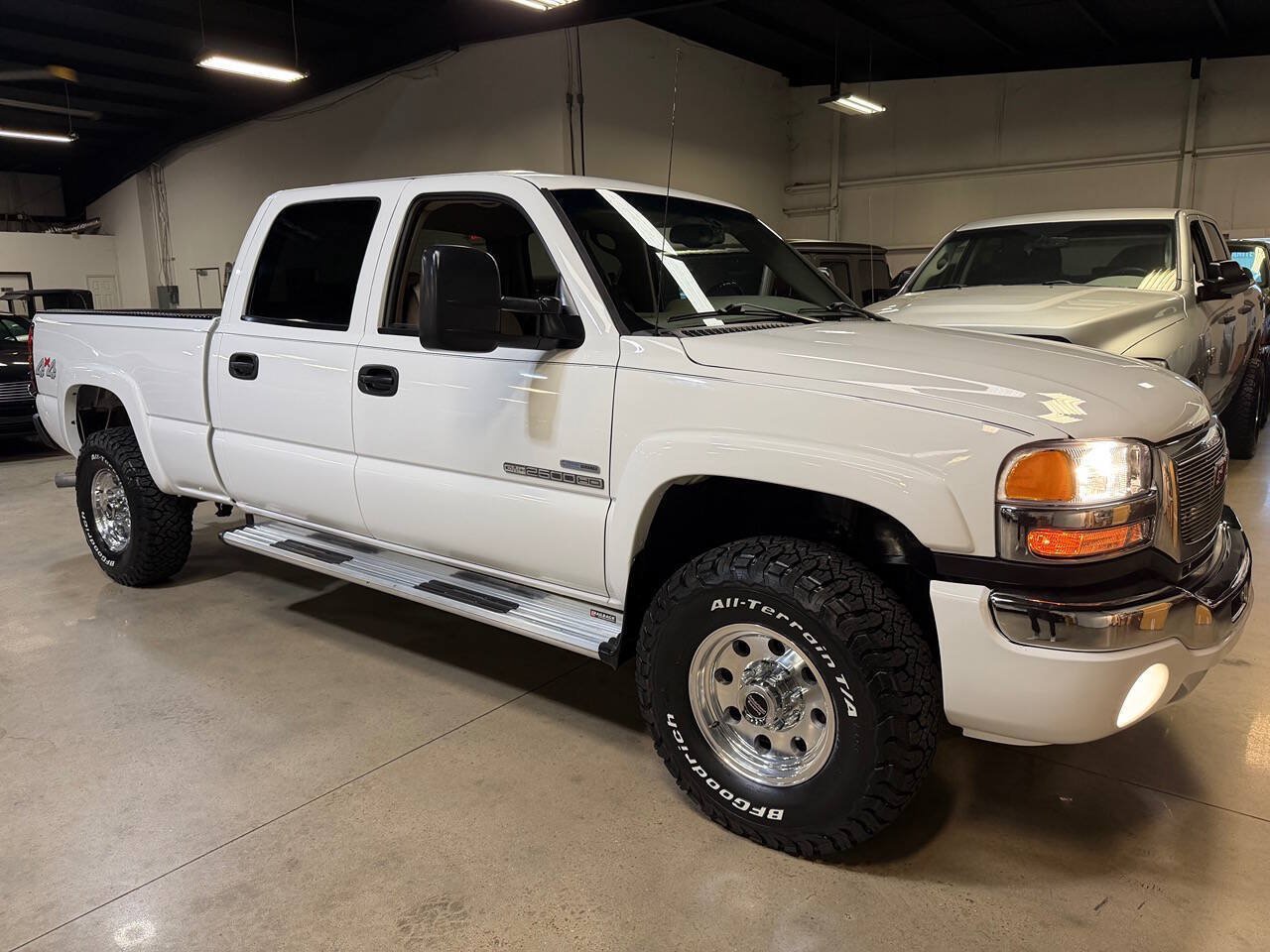 Used 2006 GMC Sierra 2500 SLE w/ Heavy-Duty Power Package AWD/4WD image 1