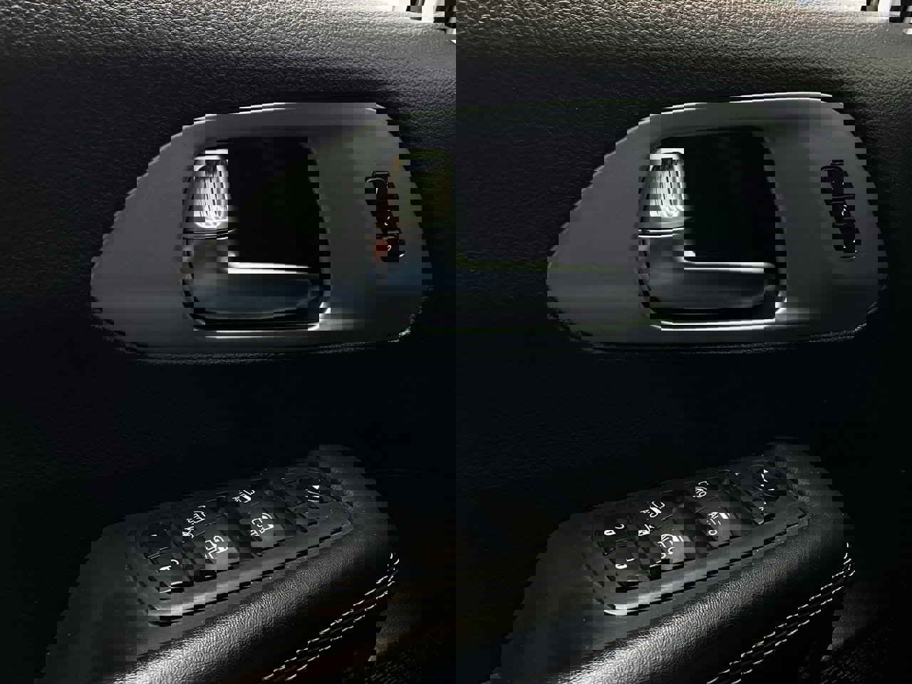 Used 2020 Chrysler Pacifica Touring-L Plus w/ S Appearance Package image 23