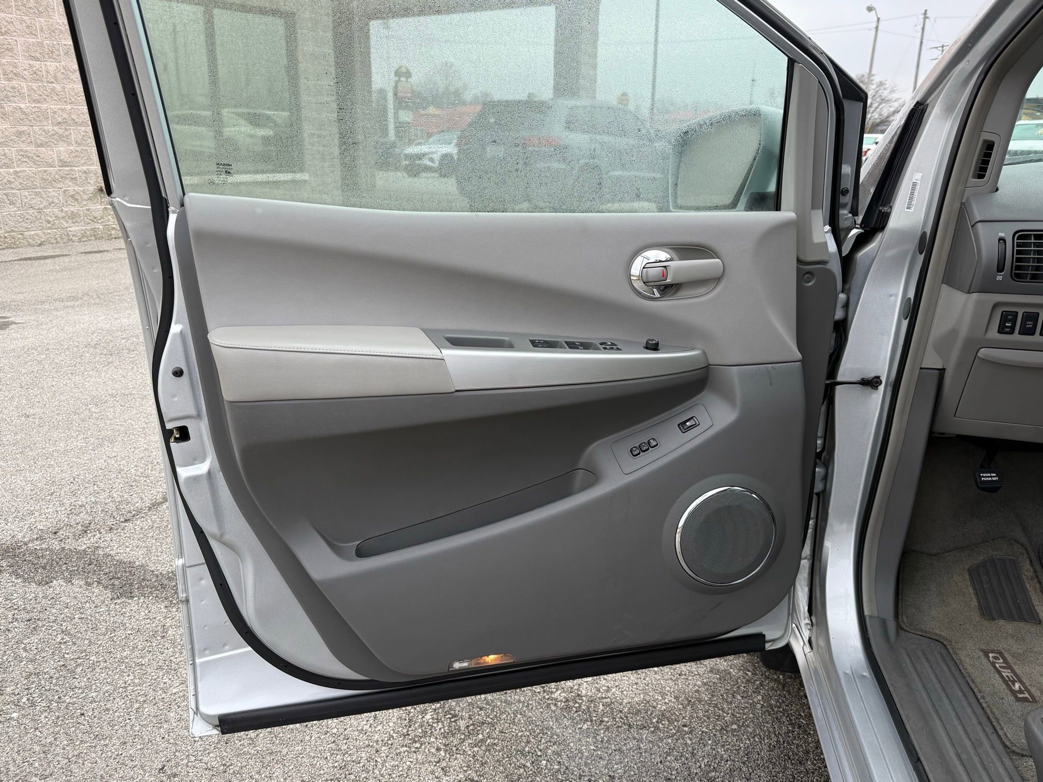 Used 2009 Nissan Quest SE w/ Seat Pkg image 46