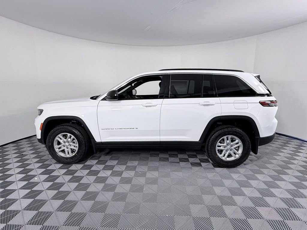 New 2025 Jeep Grand Cherokee Laredo image 7