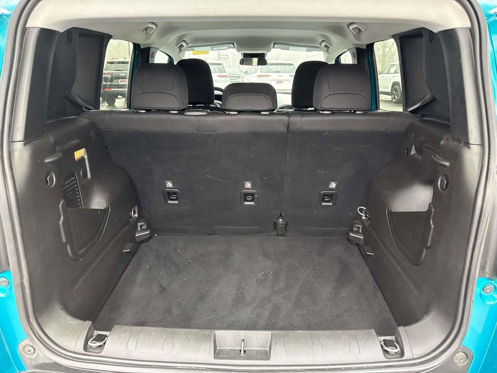 Used 2020 Jeep Renegade Latitude w/ Cold Weather Group image 11