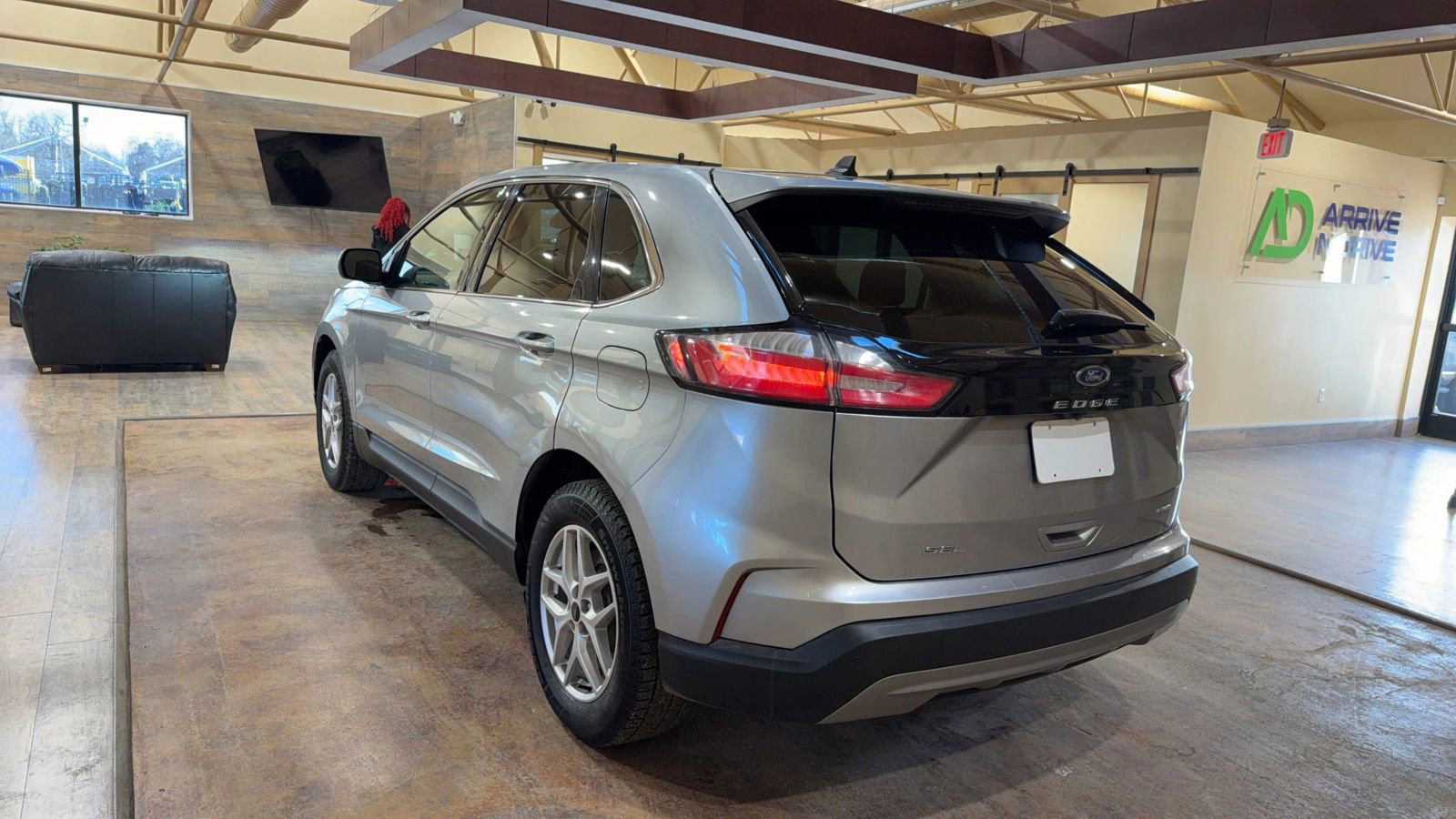Used 2023 Ford Edge SEL w/ Cold Weather Package image 6
