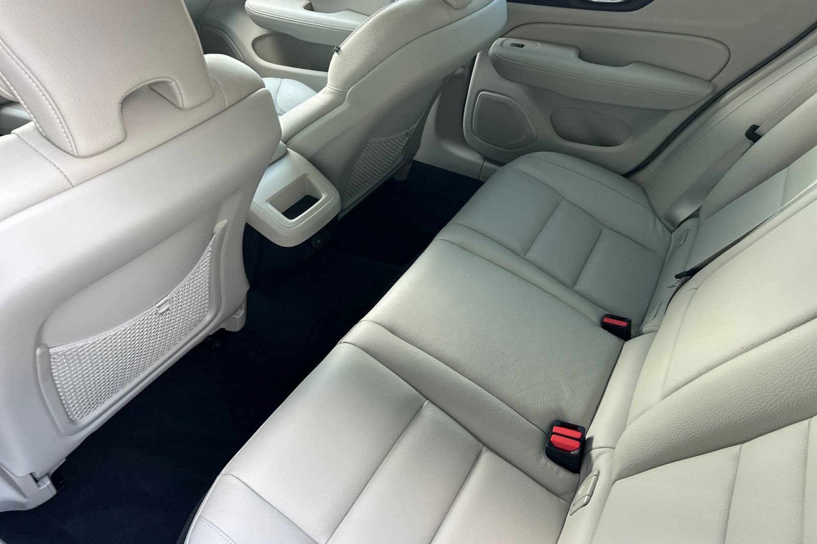 Certified 2025 Volvo V60 B5 Cross Country Plus AWD/4WD image 5