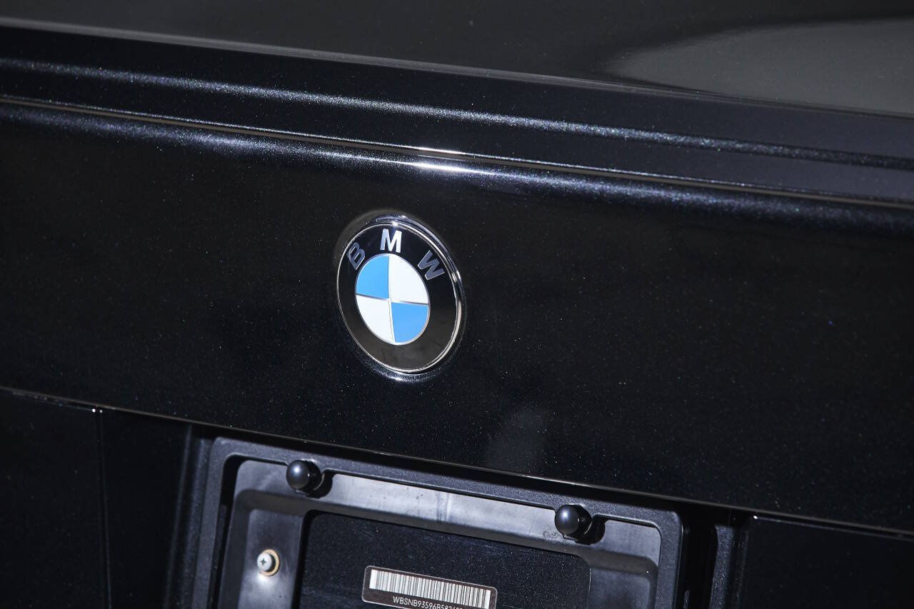 Used 2006 BMW M5 RWD image 45