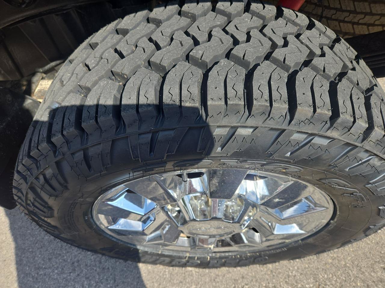 Used 2018 GMC Sierra 2500 Denali w/ Duramax Plus Package AWD/4WD image 7