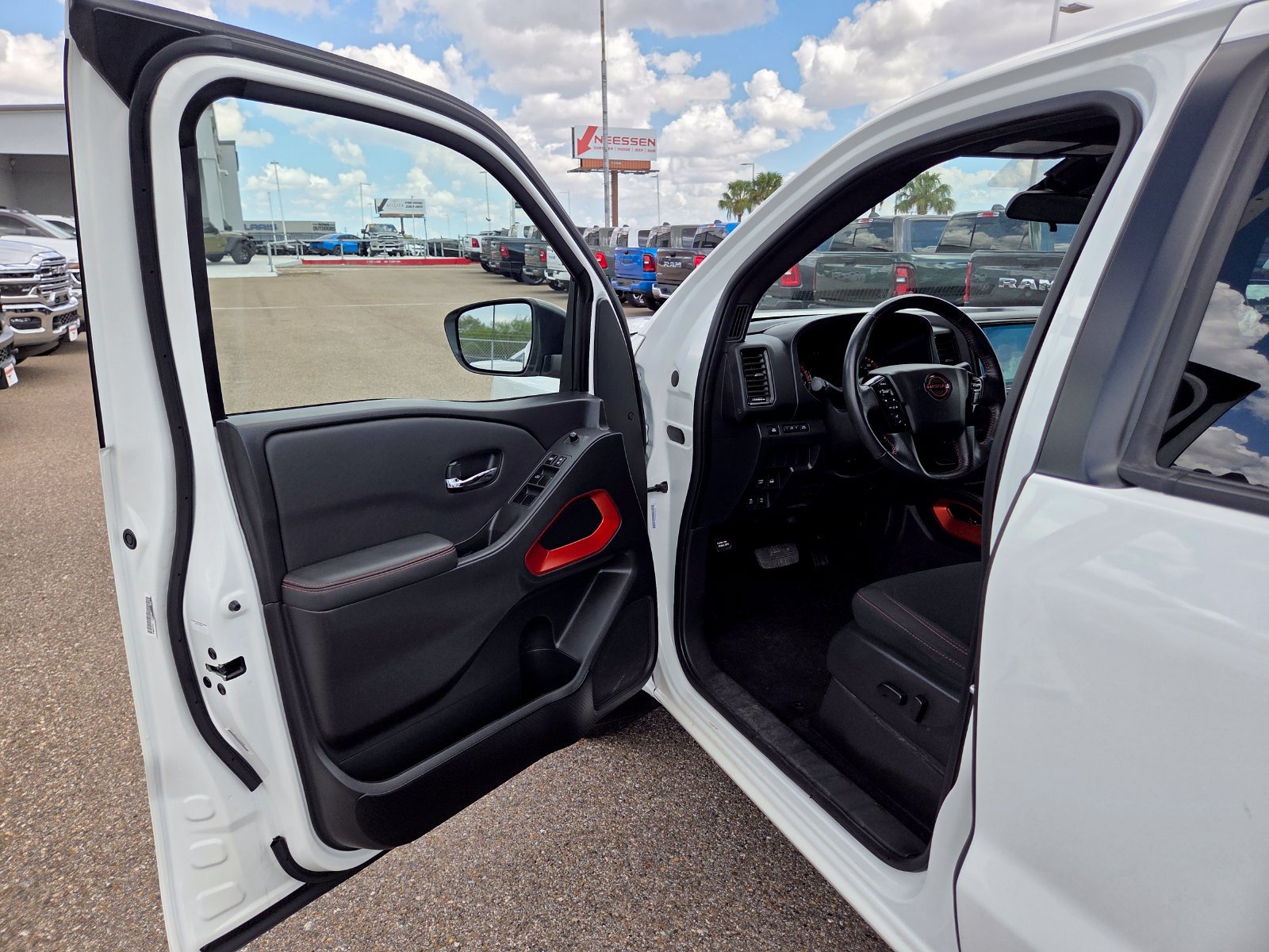 Used 2024 Nissan Frontier PRO-4X w/ Off-Road Protection Package AWD/4WD image 13