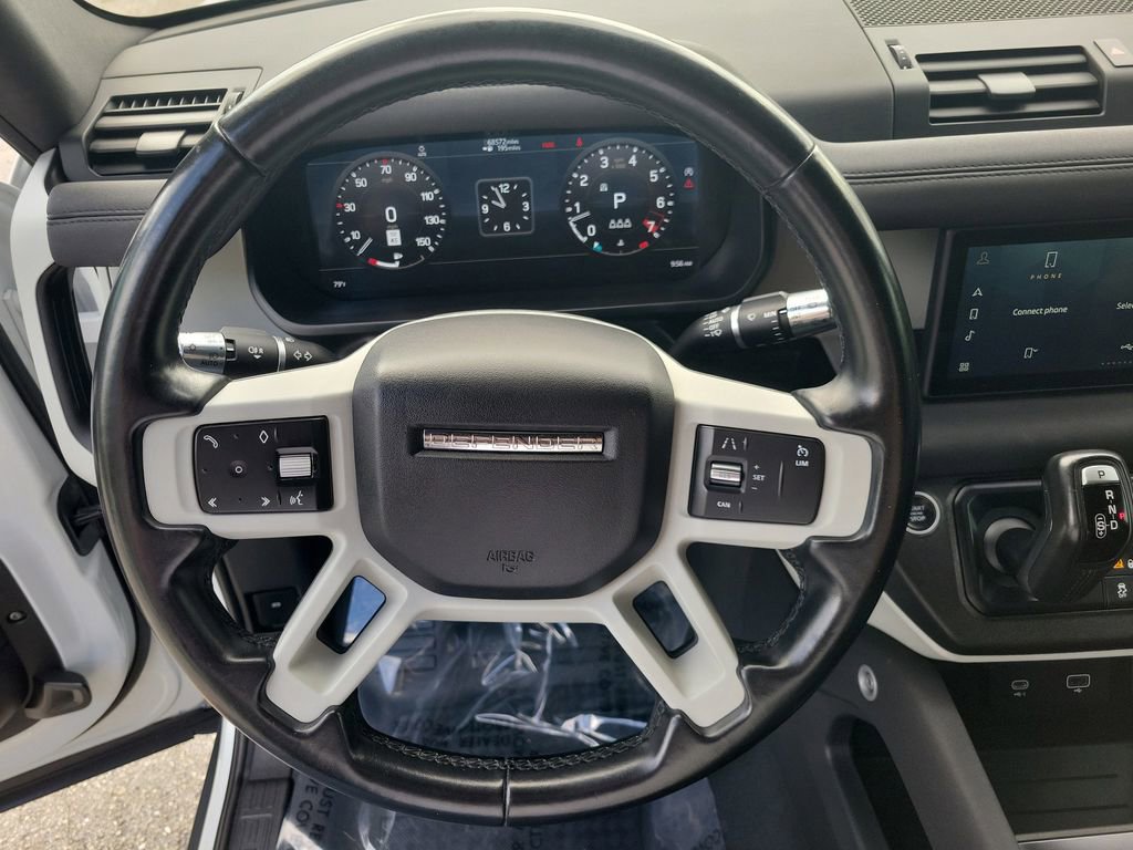 Used 2021 Land Rover Defender 110 image 30