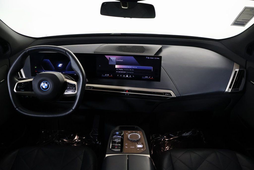 Used 2024 BMW iX xDrive50 w/ Premium Package image 8