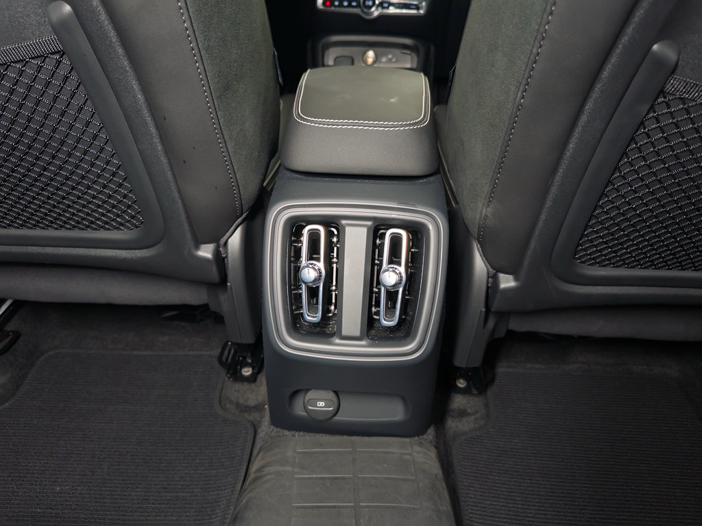 Used 2023 Volvo C40 P8 Recharge Plus AWD/4WD image 22