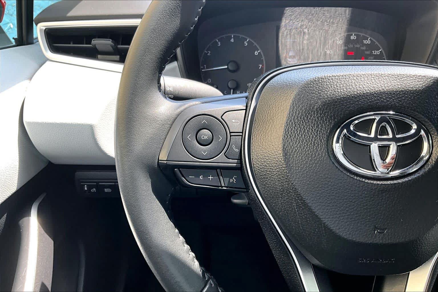 Used 2025 Toyota Corolla SE FWD image 24