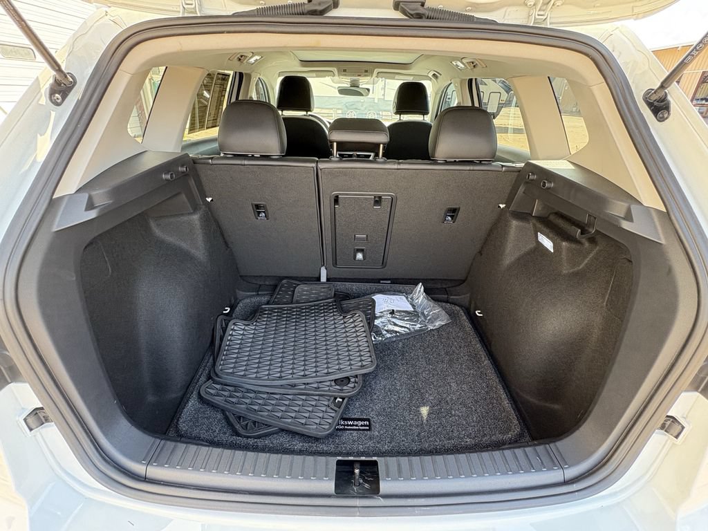 Used 2025 Volkswagen Taos SE FWD image 27