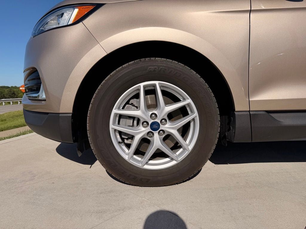 Used 2021 Ford Edge SEL w/ Convenience Package AWD/4WD image 10
