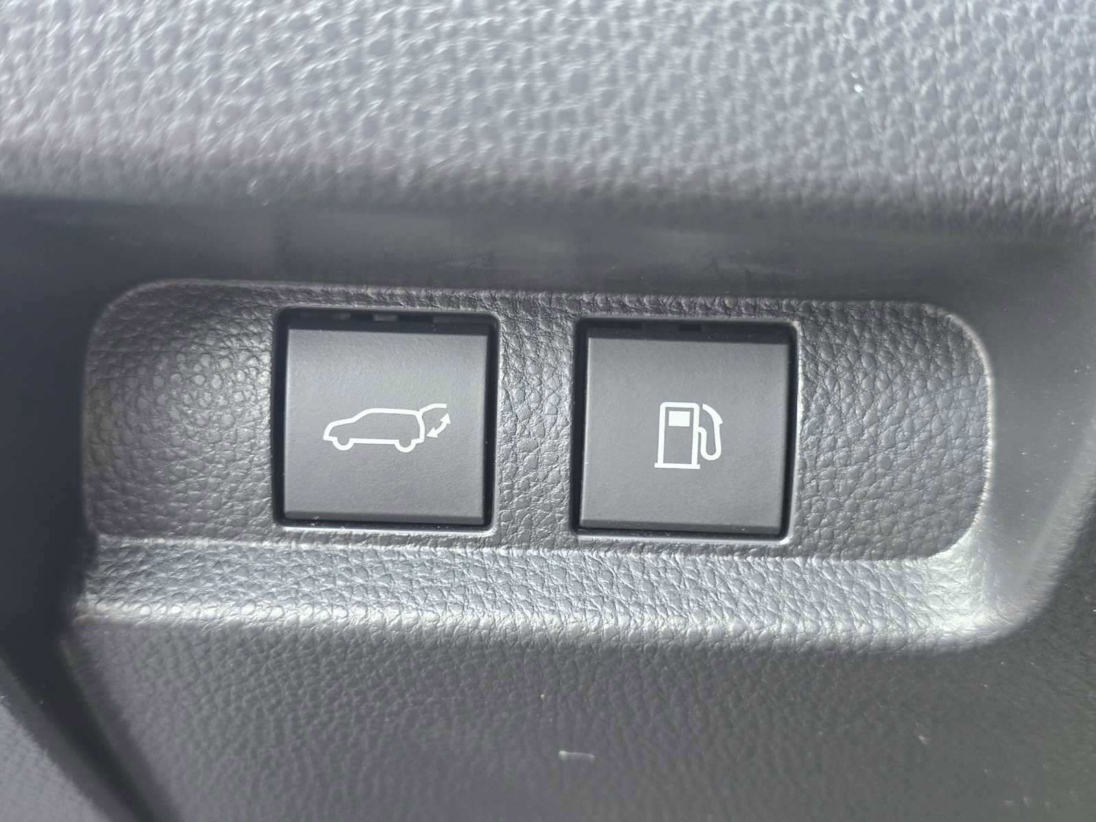 Used 2025 Toyota Crown Signia XLE image 27