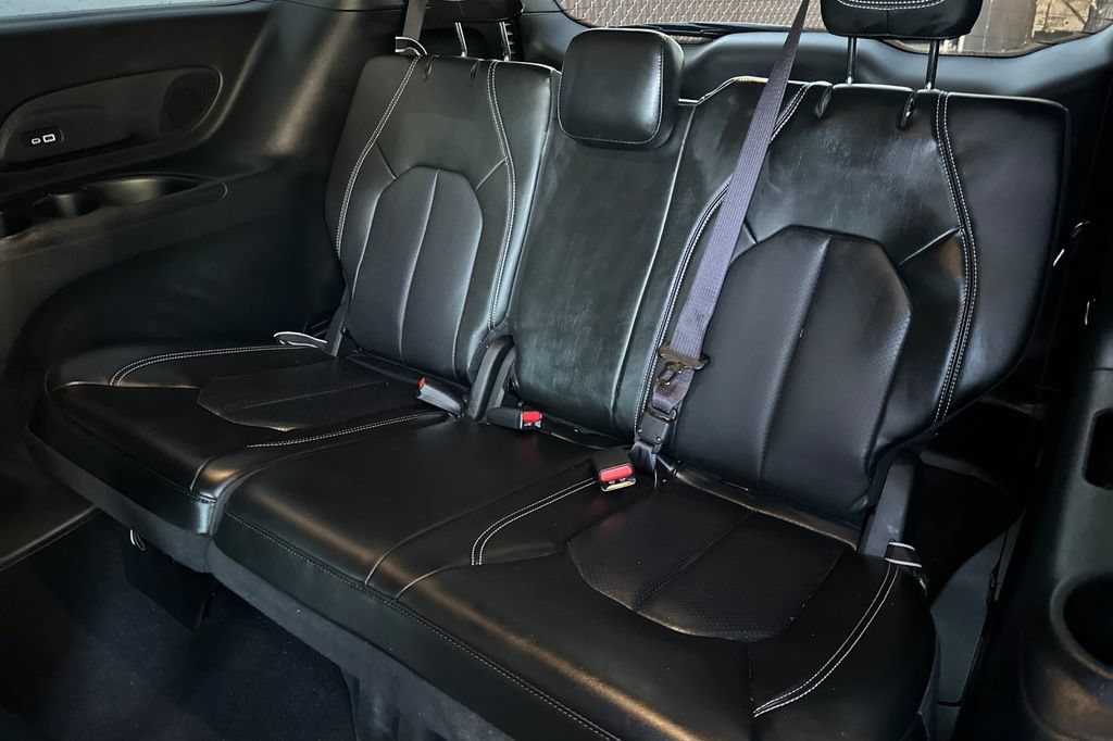 Used 2023 Chrysler Pacifica Touring-L w/ Uconnect Theater Family Group FWD image 15