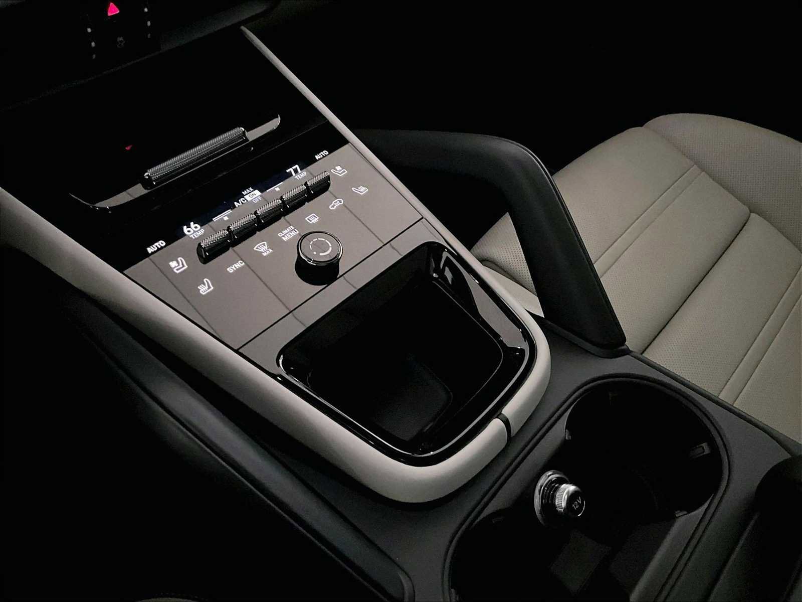 Used 2025 Porsche Cayenne image 20