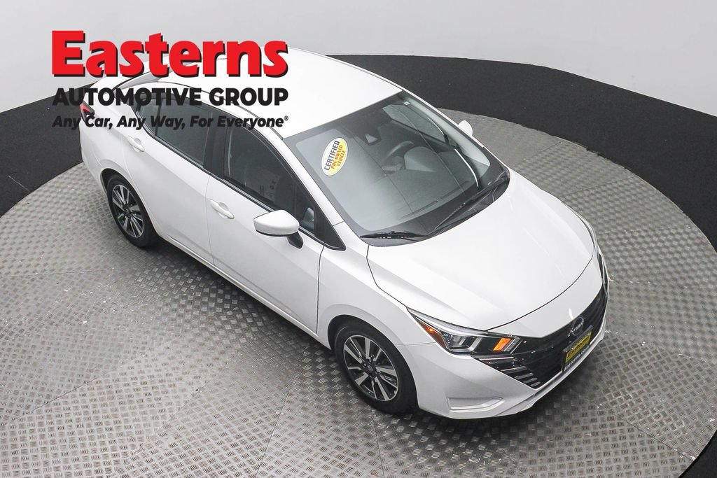 Used 2023 Nissan Versa SV FWD image 3