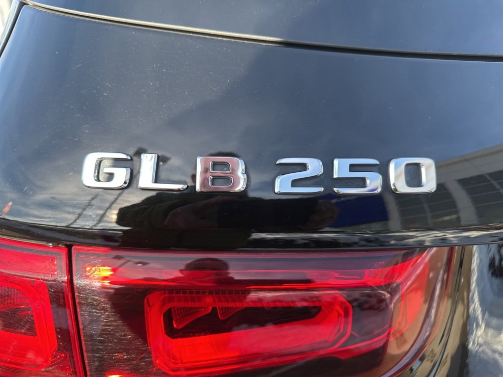 Used 2020 Mercedes-Benz GLB 250 4MATIC image 17