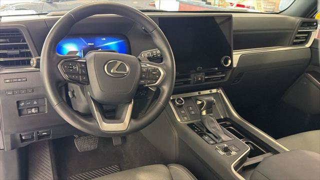 Used 2024 Lexus GX 550 w/ Accessory Package (2T) AWD/4WD image 22