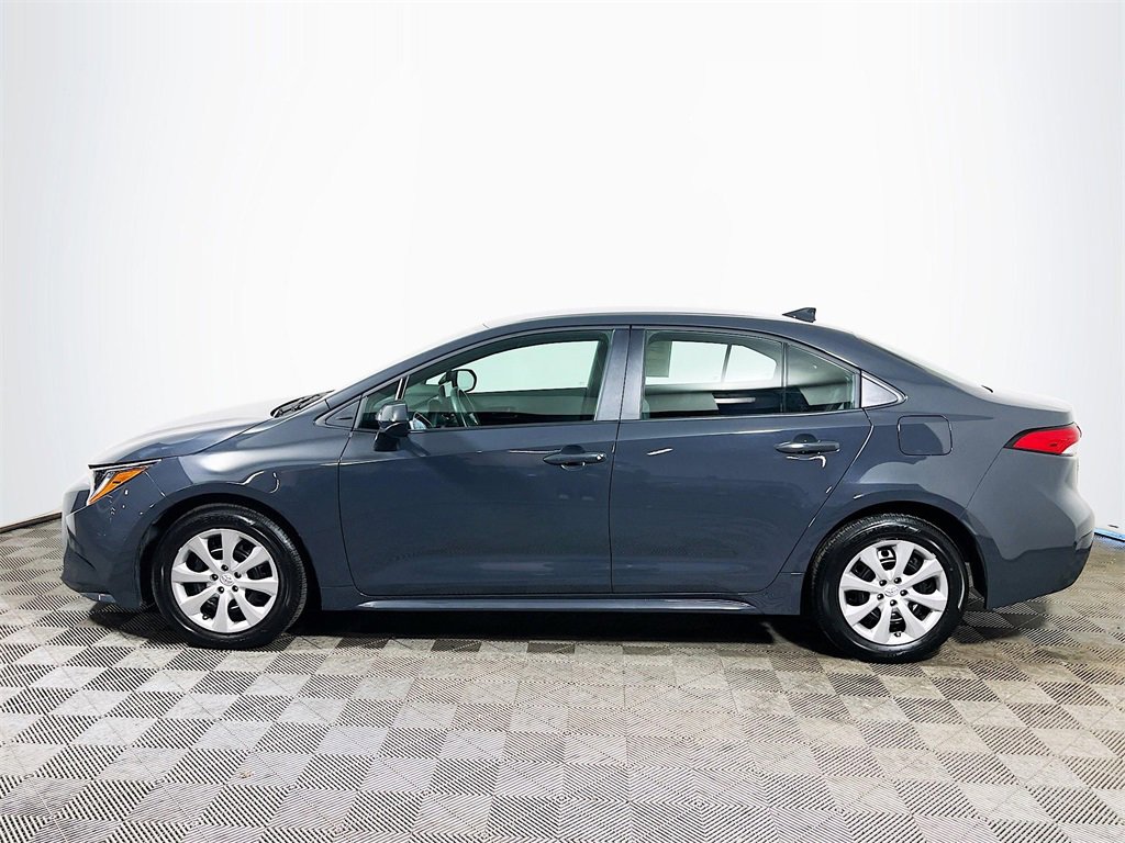 Used 2025 Toyota Corolla LE image 5