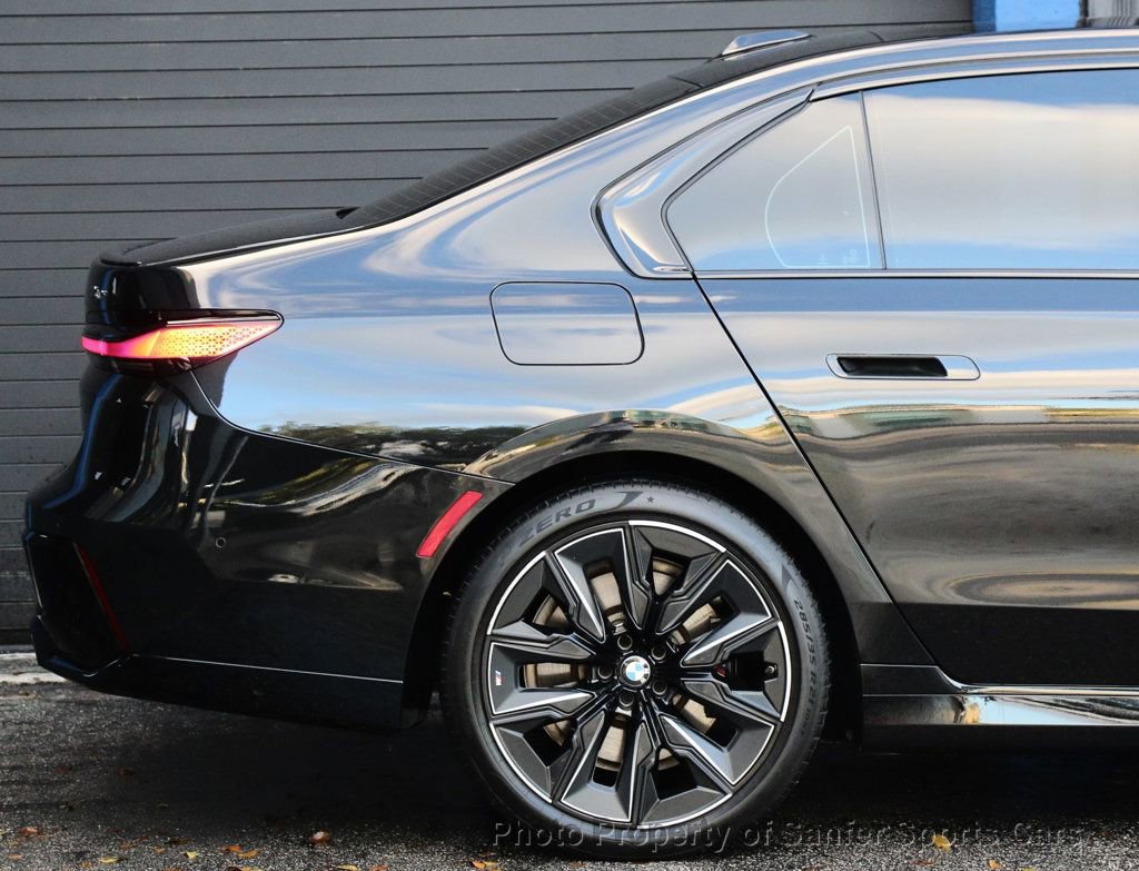 Used 2023 BMW 740i w/ Parking Assistance Package image 15