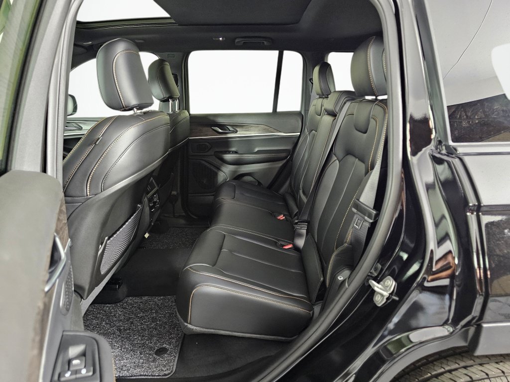 New 2026 Jeep Grand Cherokee Limited AWD/4WD image 36