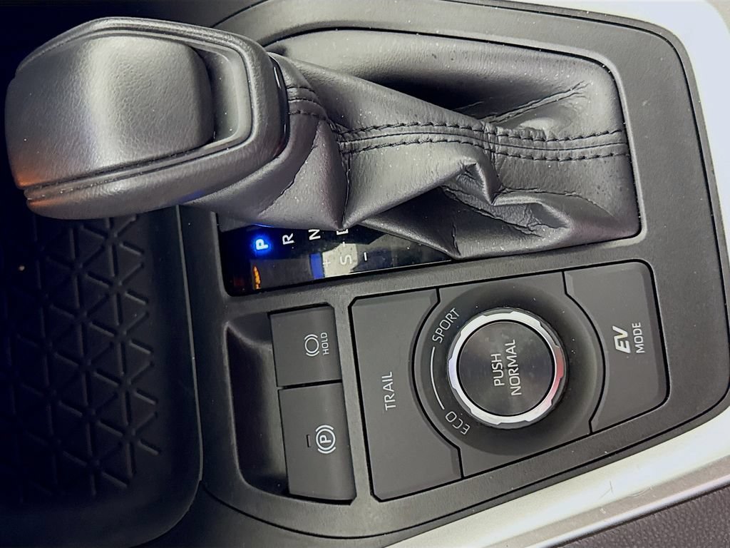 Certified 2025 Toyota RAV4 XLE AWD/4WD image 16