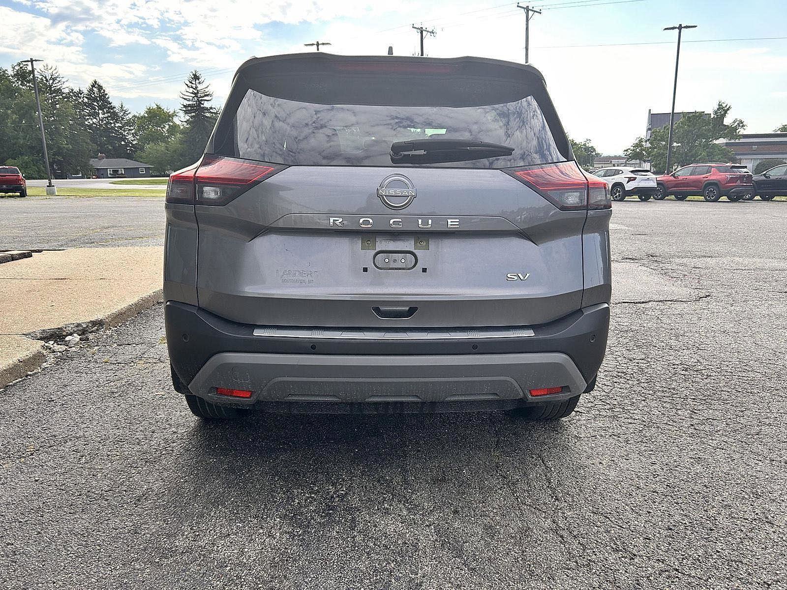 Used 2023 Nissan Rogue SV image 8