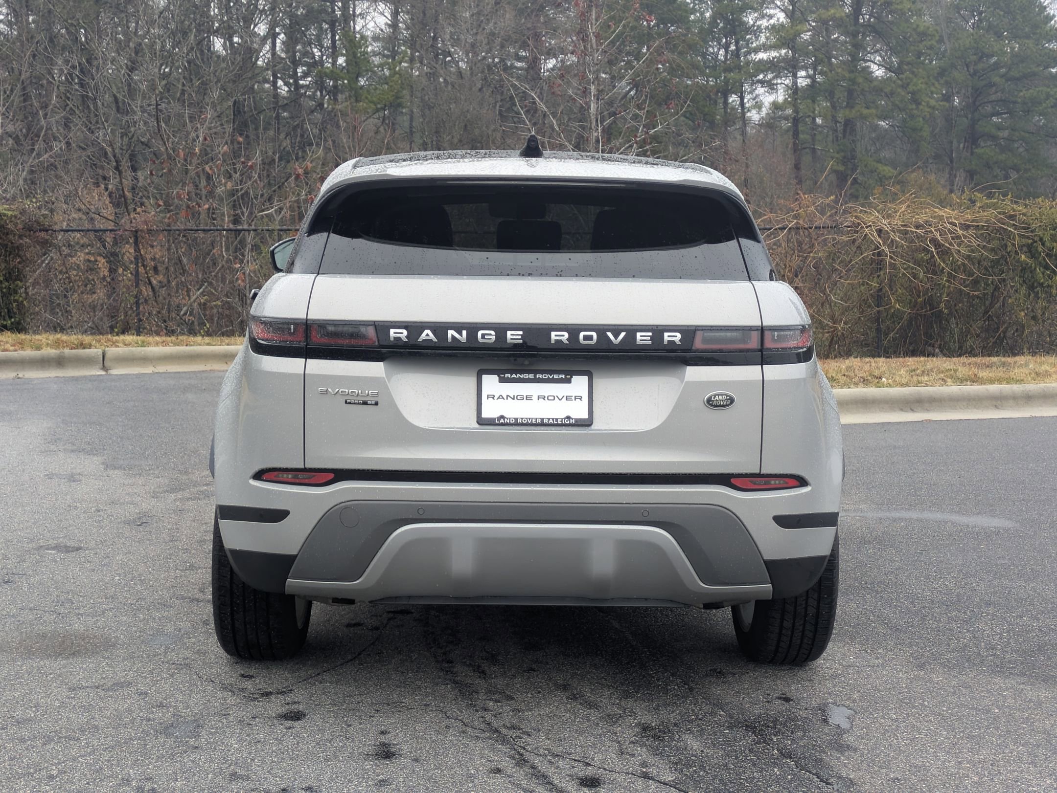 Used 2020 Land Rover Range Rover Evoque SE image 6