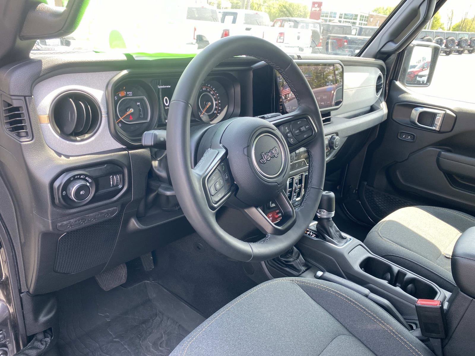 Used 2025 Jeep Wrangler Willys AWD/4WD image 25
