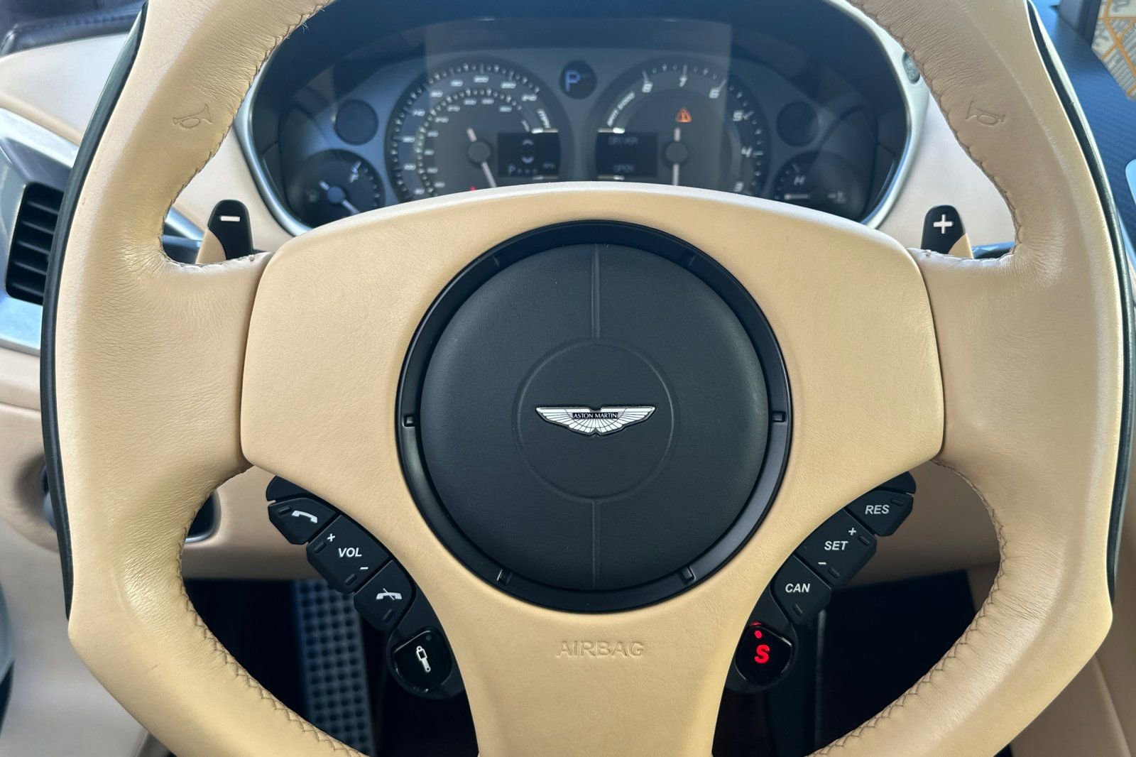 Used 2014 Aston Martin Vanquish Coupe image 25