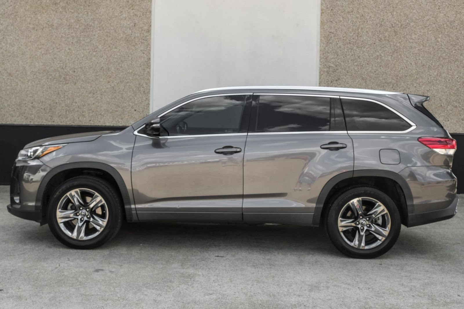 Used 2017 Toyota Highlander Limited Platinum FWD image 13