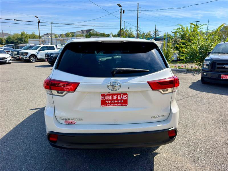 Used 2019 Toyota Highlander XLE AWD/4WD image 3