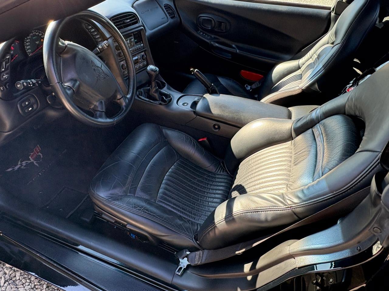 Used 2004 Chevrolet Corvette Convertible w/ Preferred Equipment Group RWD image 16