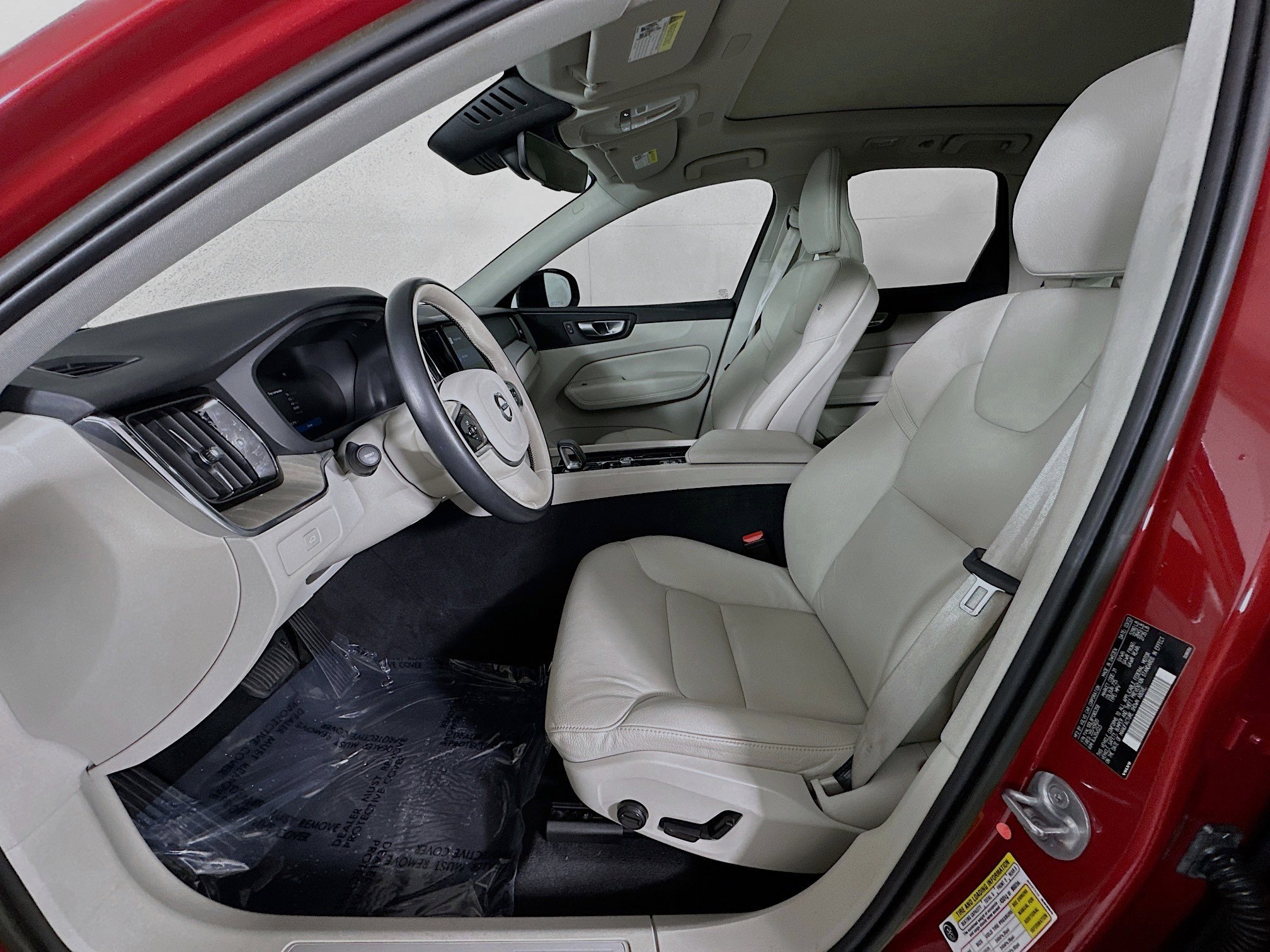 Used 2023 Volvo XC60 B5 Plus w/ Protection Package Premier image 12