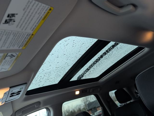 Used 2022 Nissan Pathfinder SV w/ SV Premium Package image 4