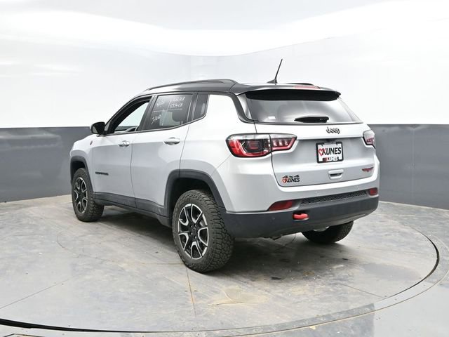 Used 2025 Jeep Compass Trailhawk AWD/4WD image 7