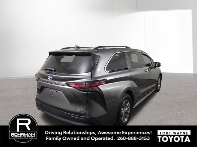 Used 2022 Toyota Sienna XLE w/ XLE Plus Package image 6