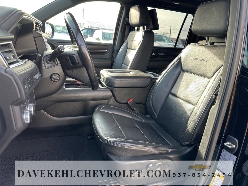 Used 2021 GMC Yukon XL Denali w/ Denali Premium Package image 16