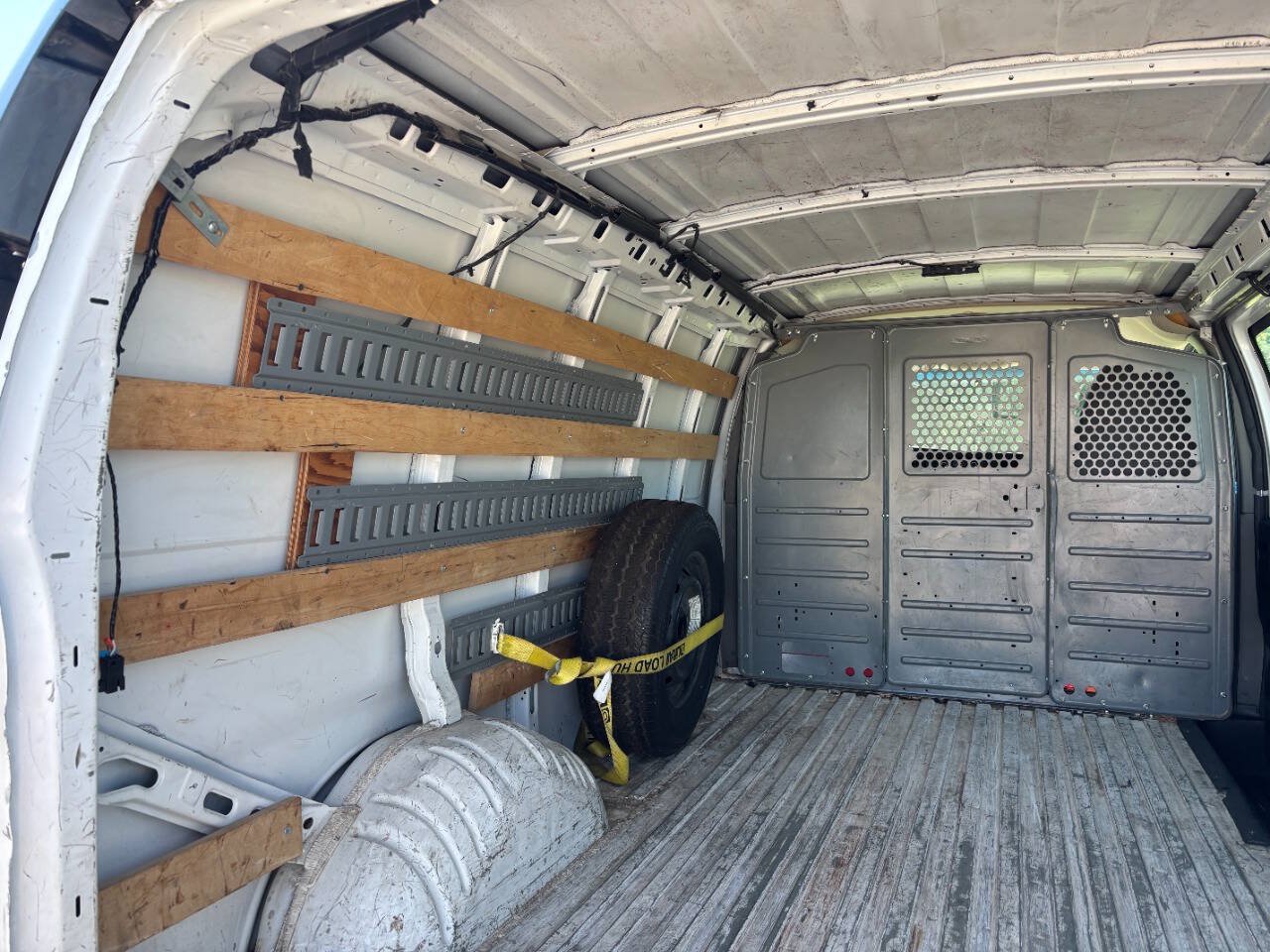 Used 2015 GMC Savana 2500 RWD image 14