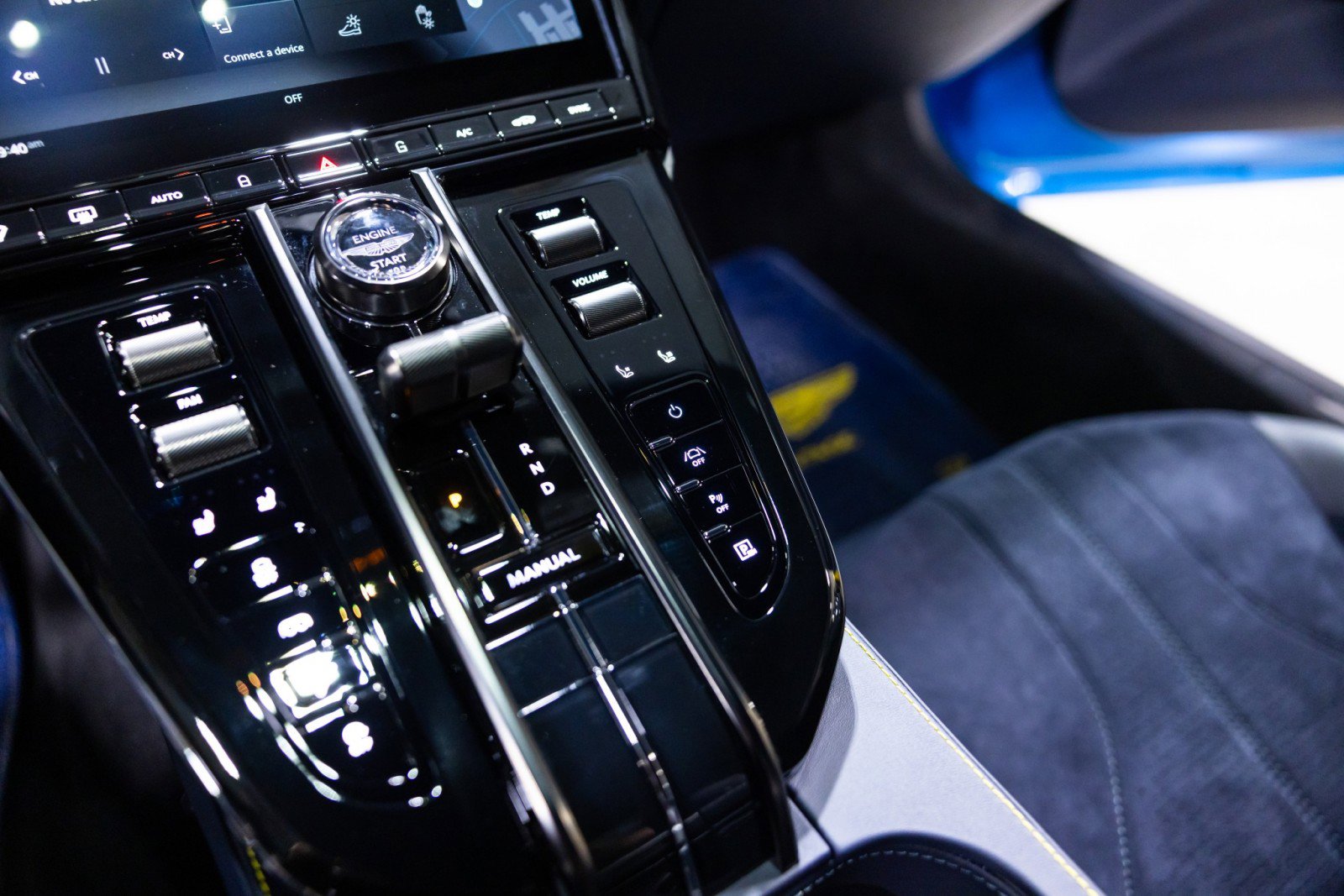 Used 2025 Aston Martin V8 Vantage Coupe image 42