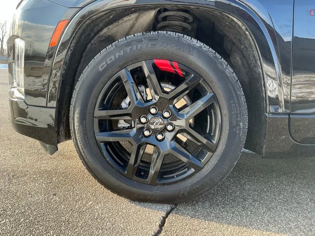 Used 2023 Chevrolet Traverse Premier w/ Redline Edition image 16