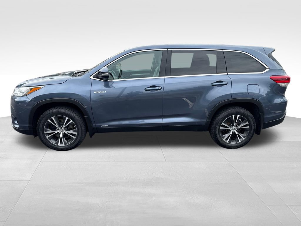 Used 2019 Toyota Highlander LE AWD/4WD image 2