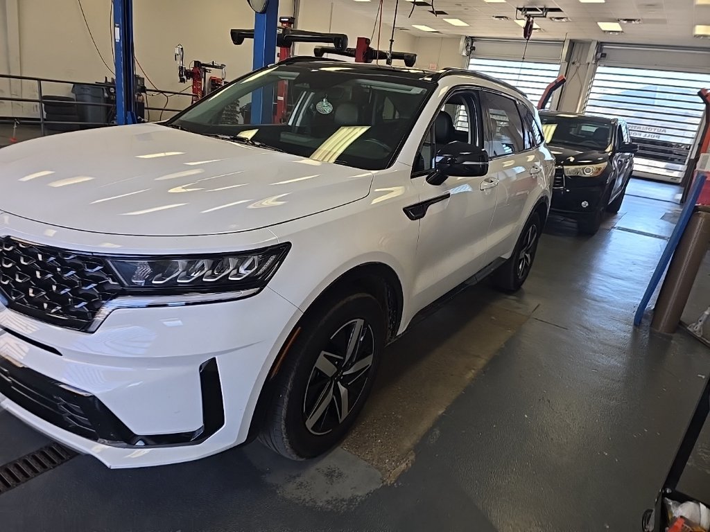 Used 2023 Kia Sorento S w/ Panoramic Sunroof Package FWD image 2
